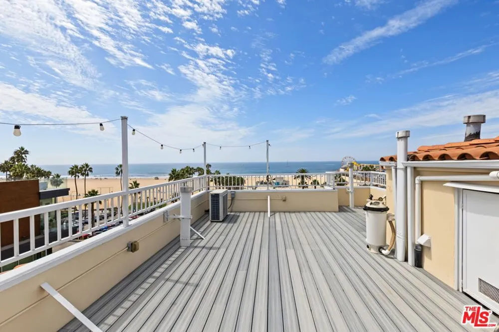 25 Arcadia Terrace #PH Santa Monica, CA 90401