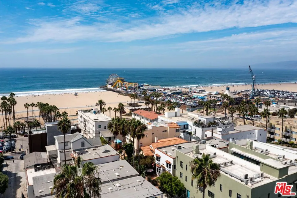 25 Arcadia Terrace #PH Santa Monica, CA 90401