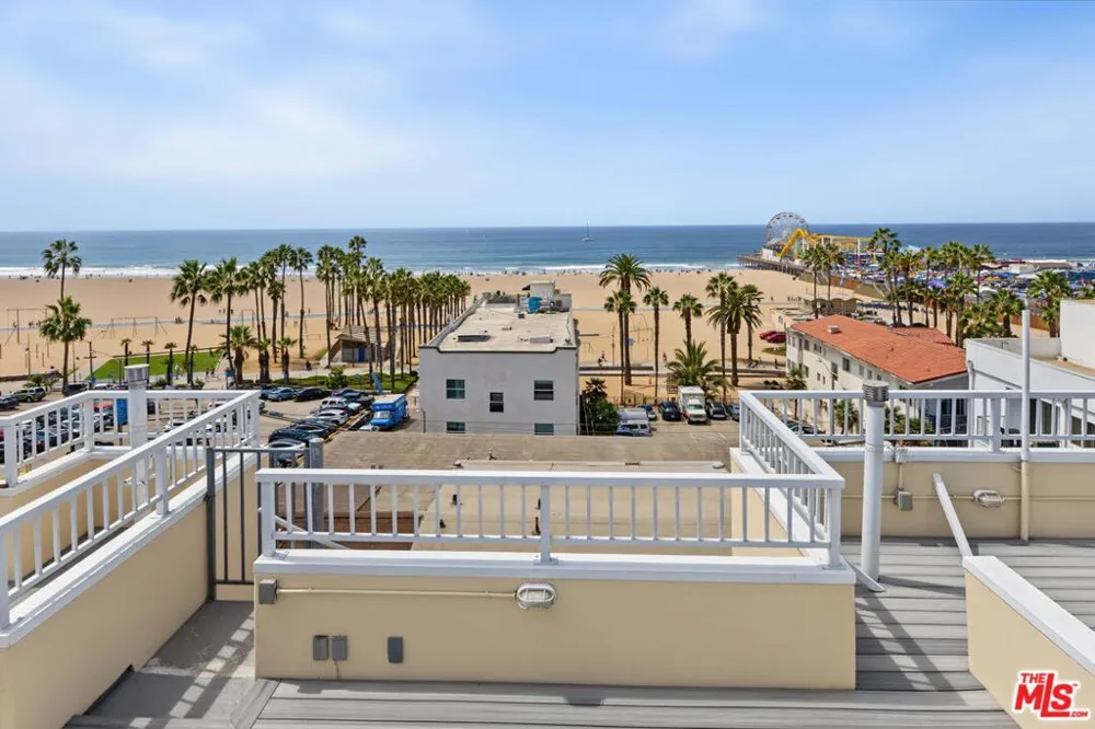 25 Arcadia Terrace #PH Santa Monica, CA 90401