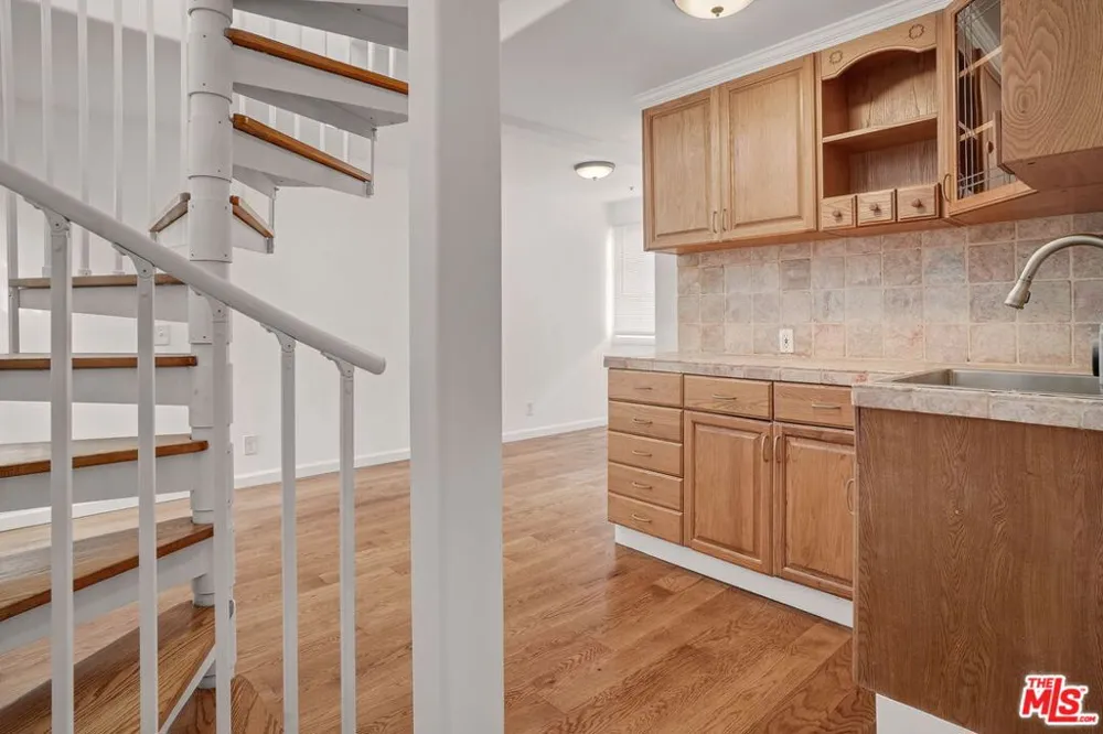 25 Arcadia Terrace #PH Santa Monica, CA 90401