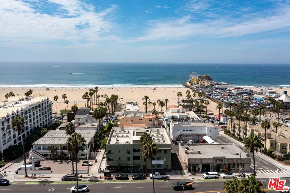 25 Arcadia Terrace #PH Santa Monica, CA 90401