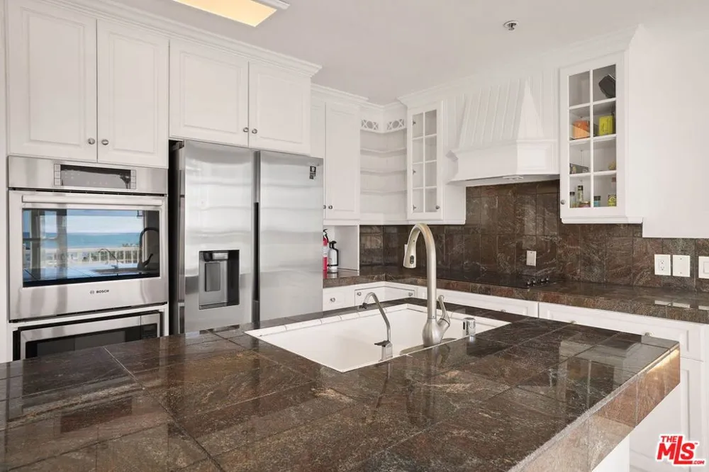 25 Arcadia Terrace #PH Santa Monica, CA 90401