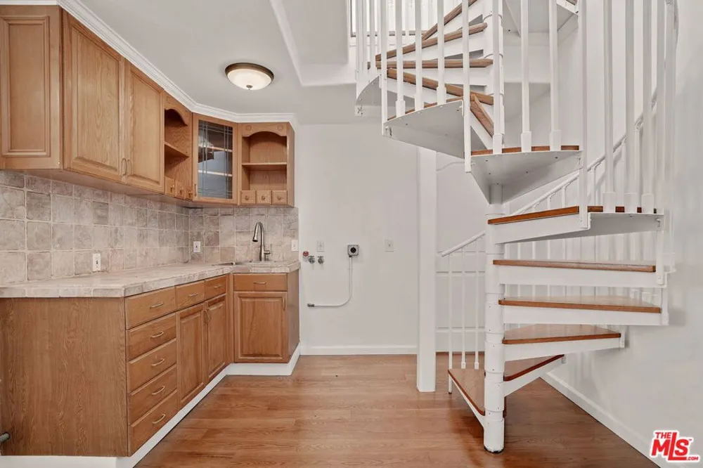 25 Arcadia Terrace #PH Santa Monica, CA 90401