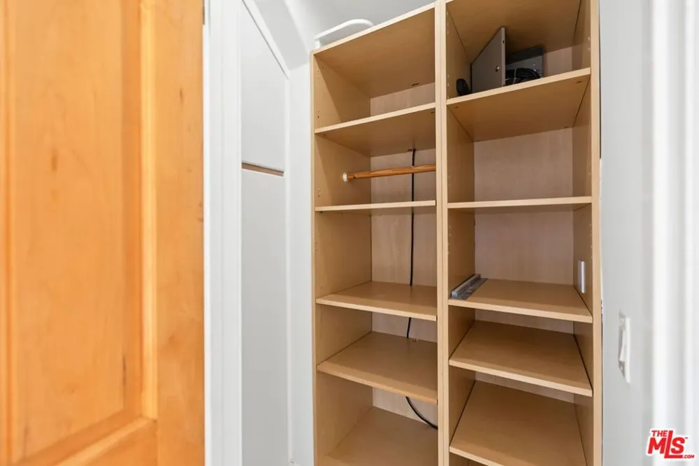 25 Arcadia Terrace #PH Santa Monica, CA 90401