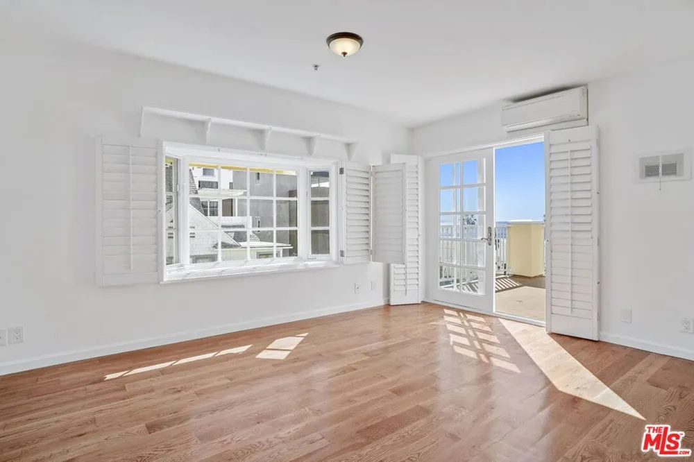 25 Arcadia Terrace #PH Santa Monica, CA 90401