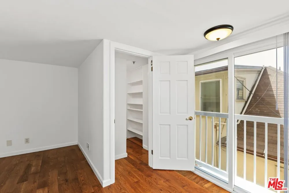 25 Arcadia Terrace #PH Santa Monica, CA 90401