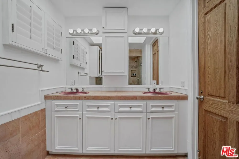 25 Arcadia Terrace #PH Santa Monica, CA 90401