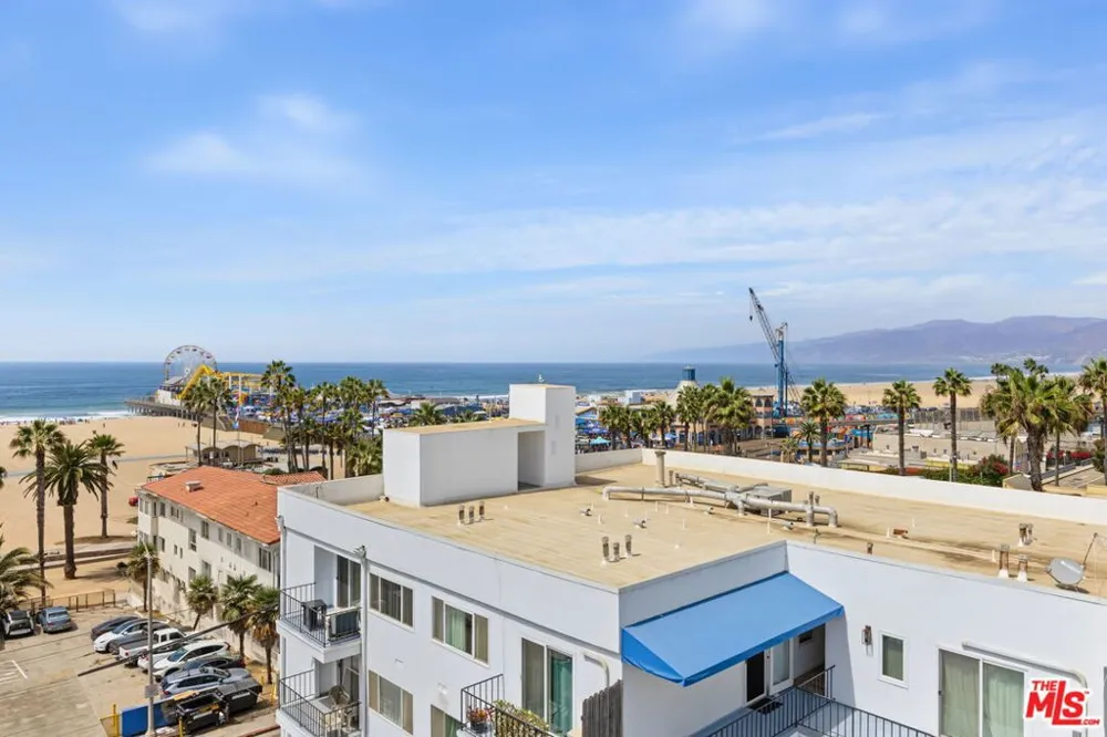 25 Arcadia Terrace #PH Santa Monica, CA 90401