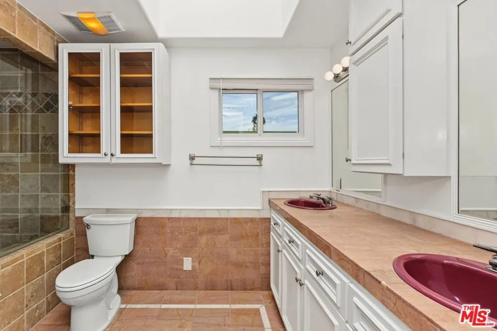 25 Arcadia Terrace #PH Santa Monica, CA 90401