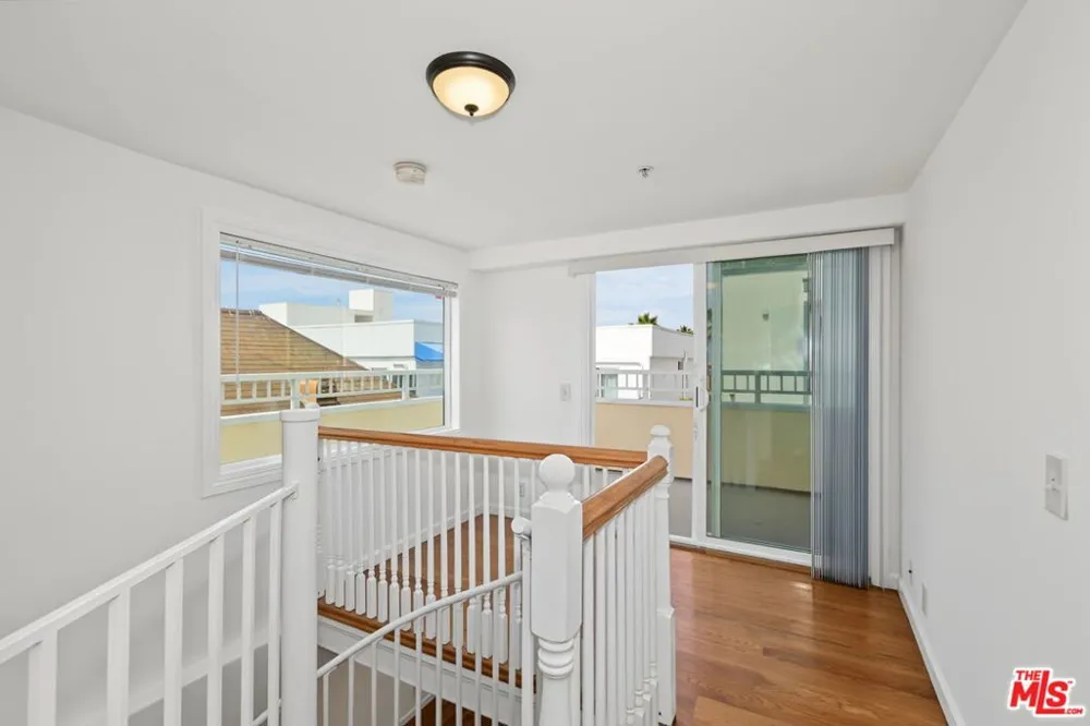 25 Arcadia Terrace #PH Santa Monica, CA 90401