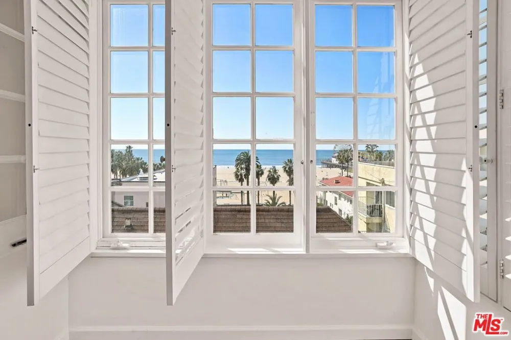 25 Arcadia Terrace #PH Santa Monica, CA 90401