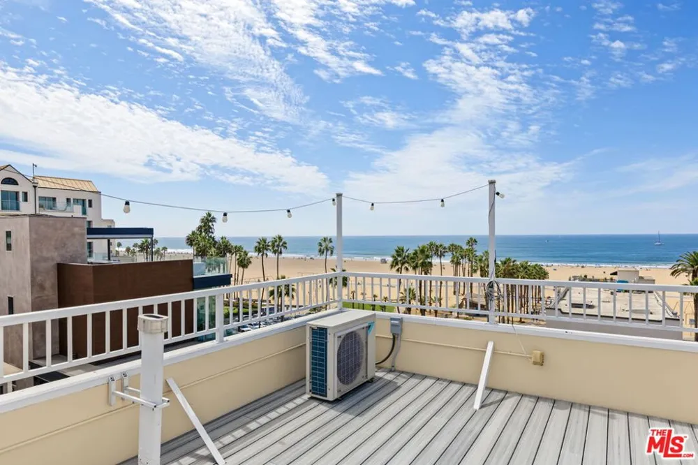 25 Arcadia Terrace #PH Santa Monica, CA 90401