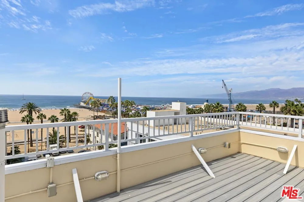 25 Arcadia Terrace #PH Santa Monica, CA 90401