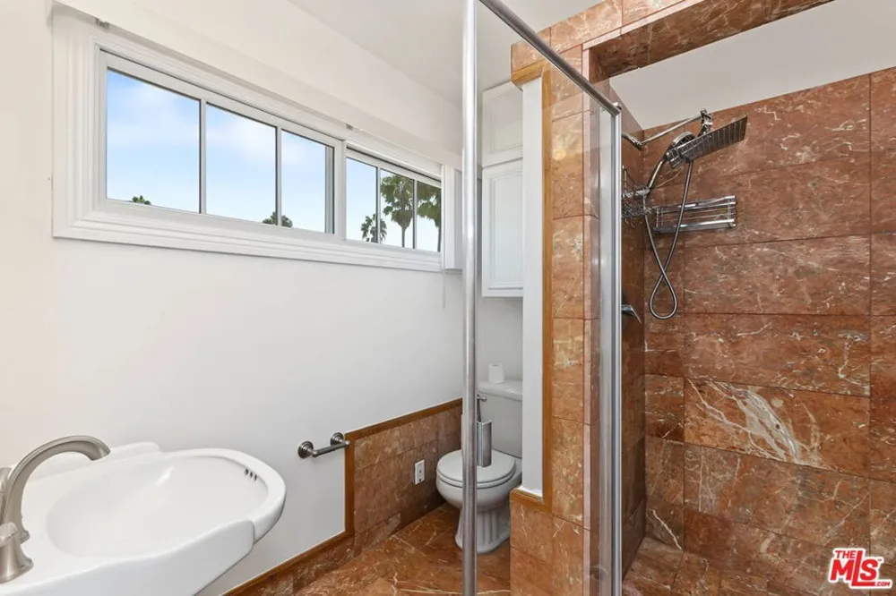 25 Arcadia Terrace #PH Santa Monica, CA 90401