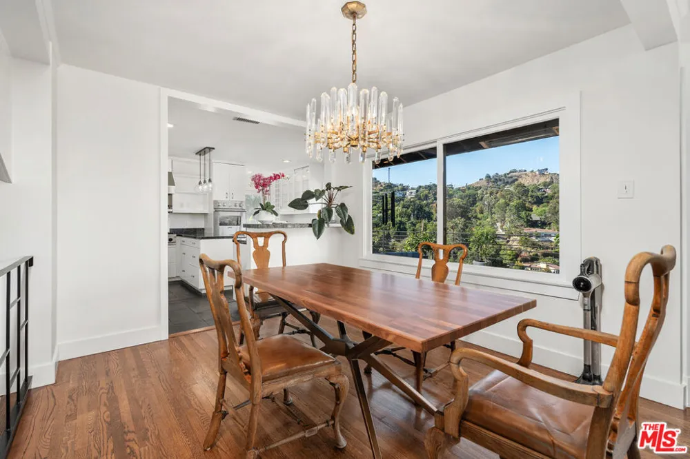 2444 Carman Crest Drive Los Angeles, CA 90068