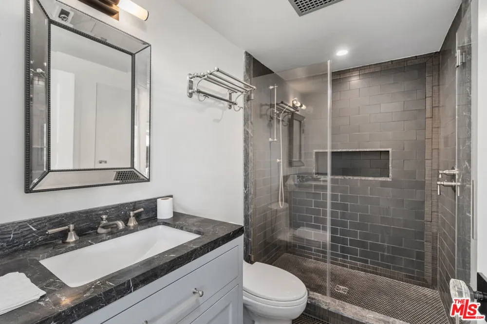 2444 Carman Crest Drive Los Angeles, CA 90068