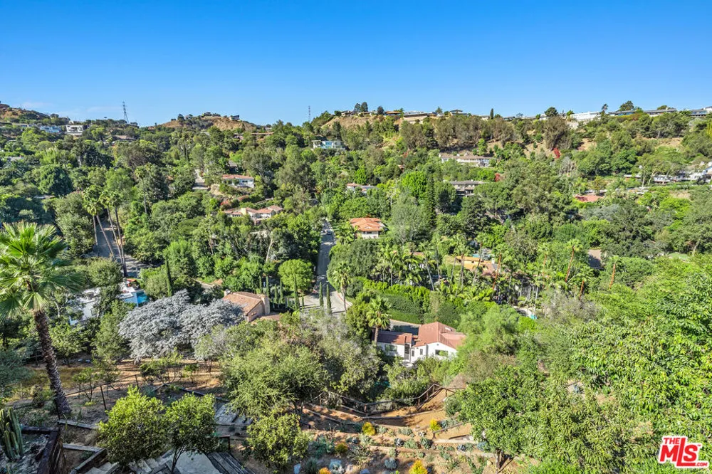 2444 Carman Crest Drive Los Angeles, CA 90068