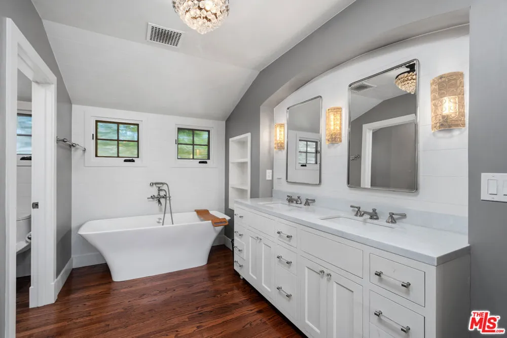 2444 Carman Crest Drive Los Angeles, CA 90068