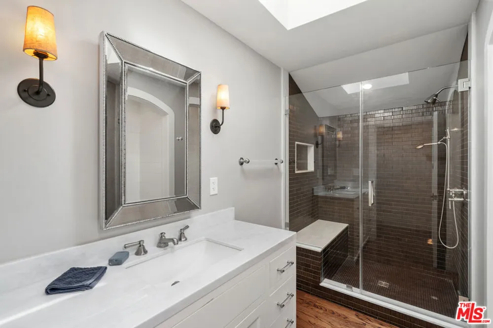 2444 Carman Crest Drive Los Angeles, CA 90068