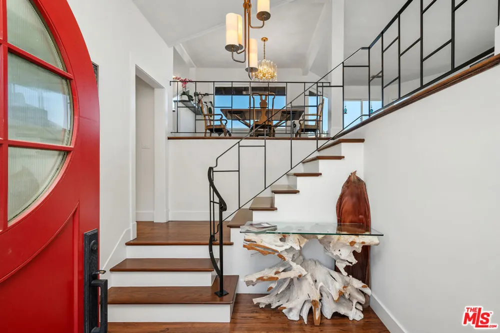 2444 Carman Crest Drive Los Angeles, CA 90068