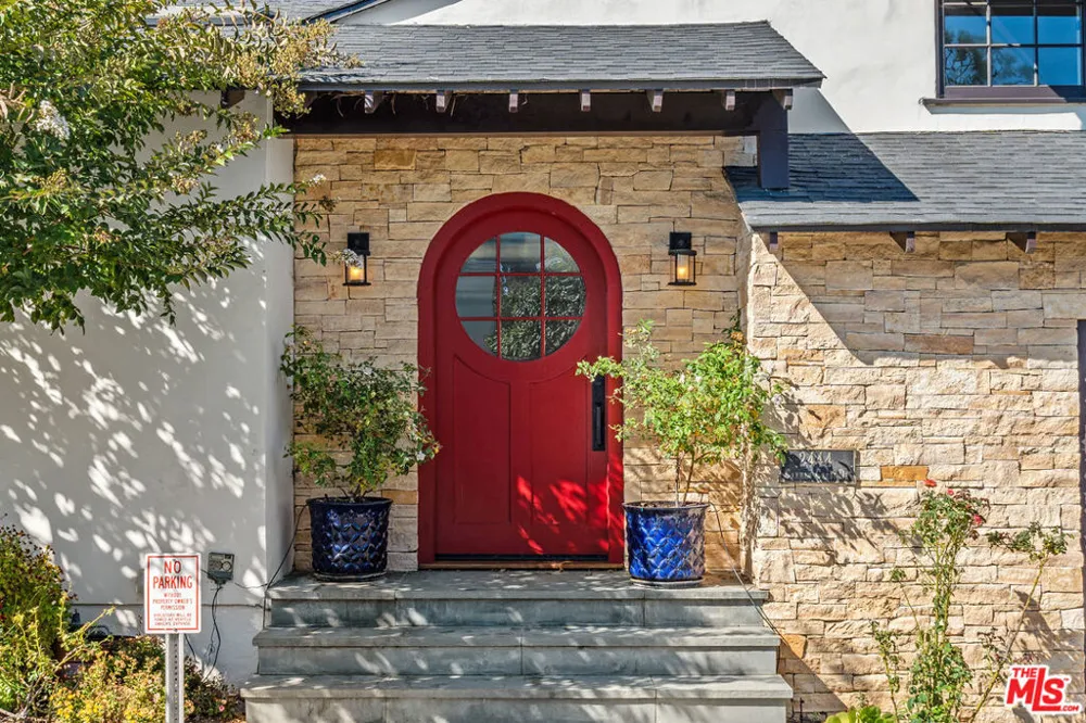 2444 Carman Crest Drive Los Angeles, CA 90068
