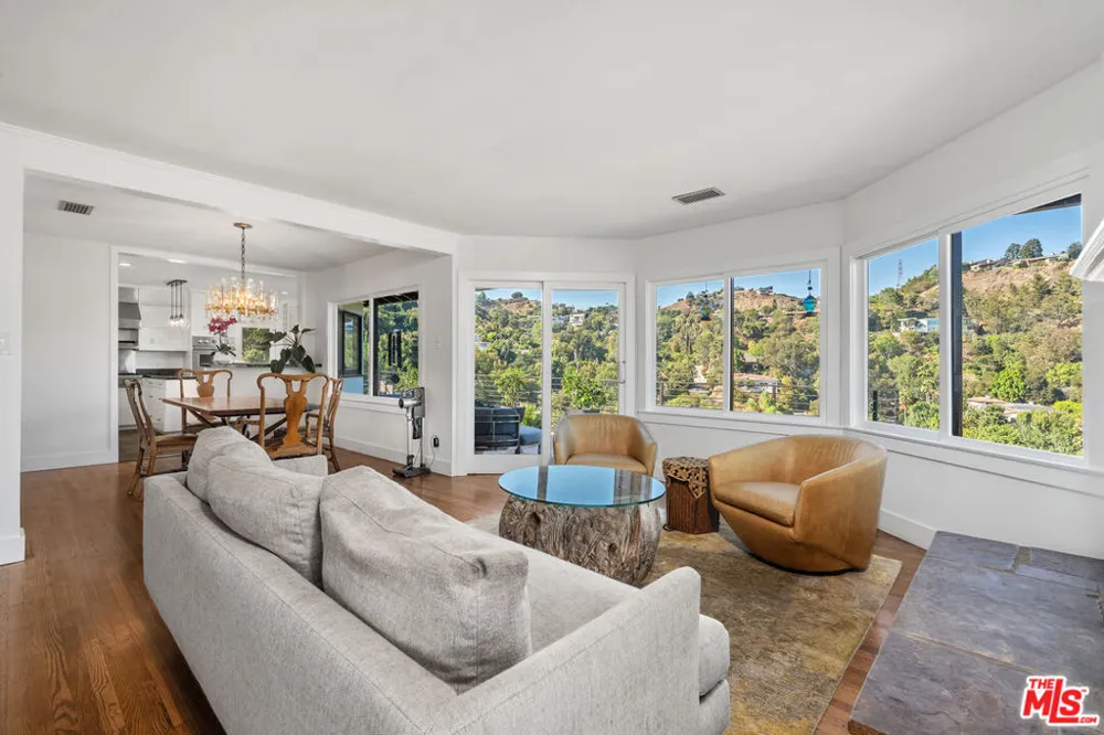 2444 Carman Crest Drive Los Angeles, CA 90068