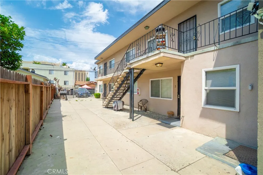 1071 Olive Long Beach, CA 90813