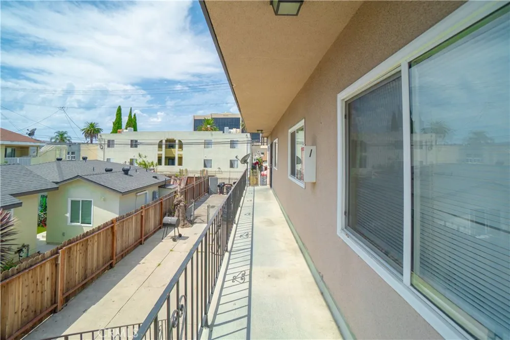 1071 Olive Long Beach, CA 90813