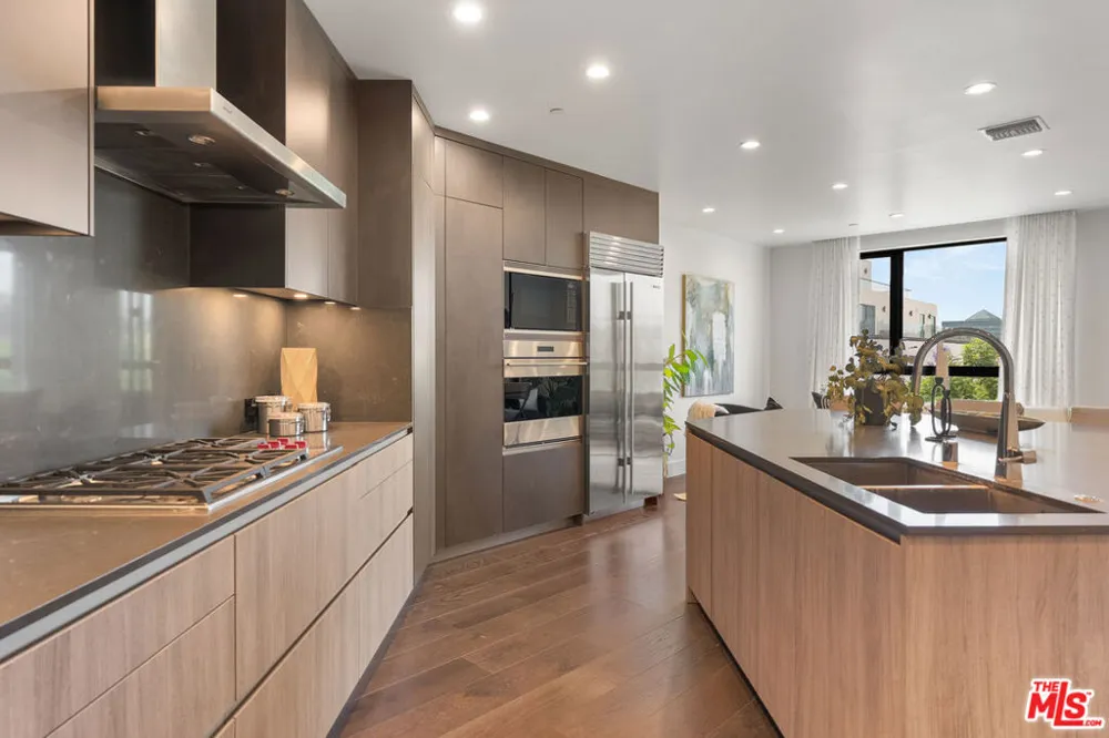 724 Croft Avenue #301 Los Angeles, CA 90069