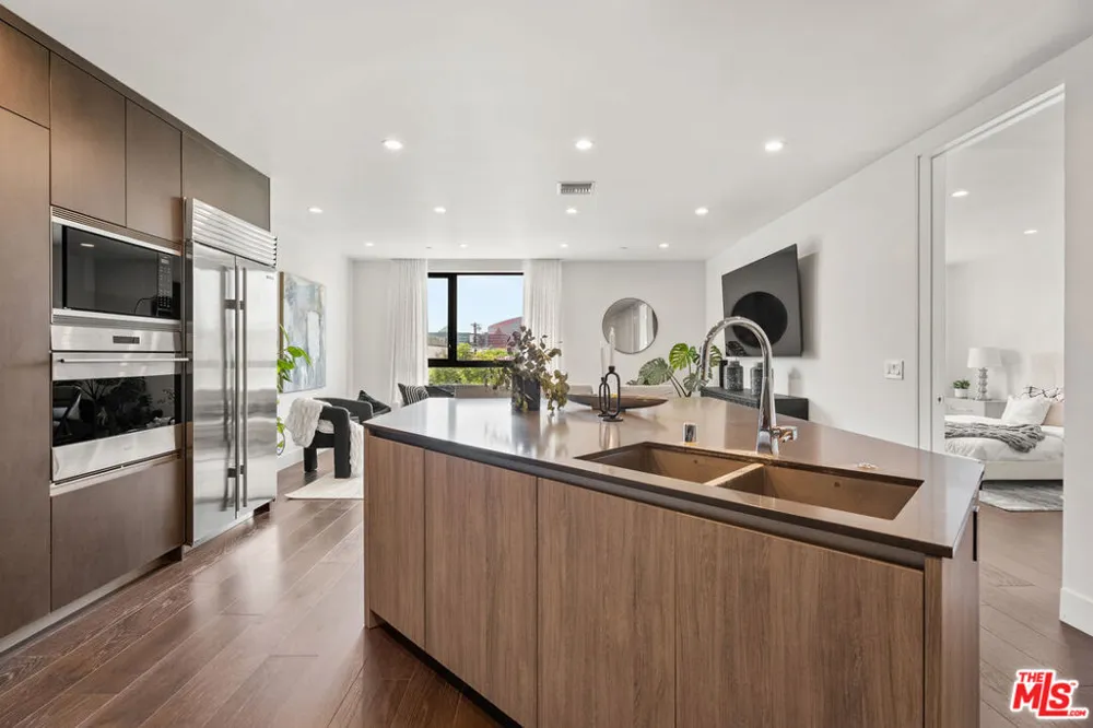 724 Croft Avenue #301 Los Angeles, CA 90069