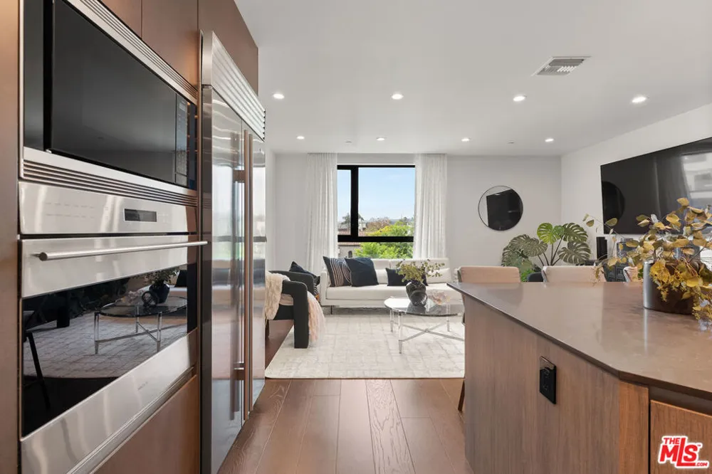 724 Croft Avenue #301 Los Angeles, CA 90069