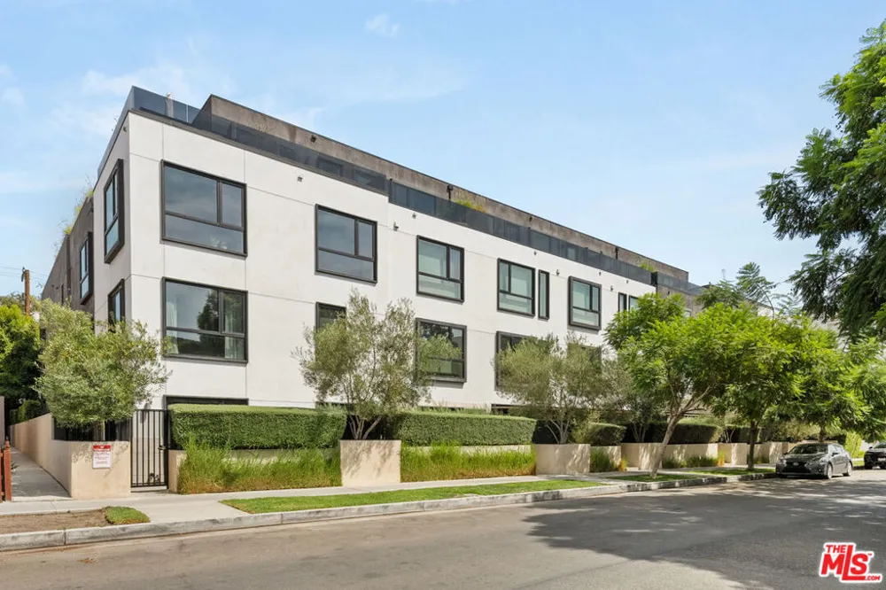724 Croft Avenue #301 Los Angeles, CA 90069