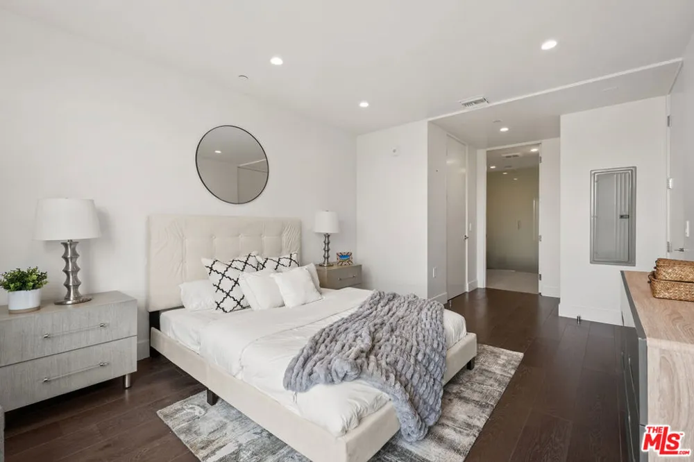 724 Croft Avenue #301 Los Angeles, CA 90069