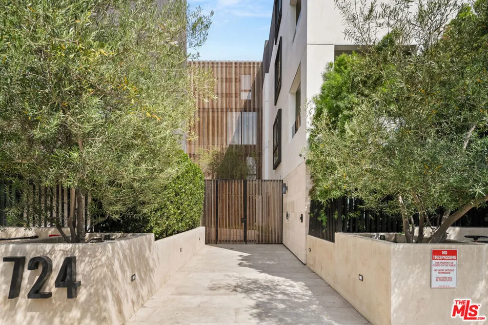 724 Croft Avenue #301 Los Angeles, CA 90069