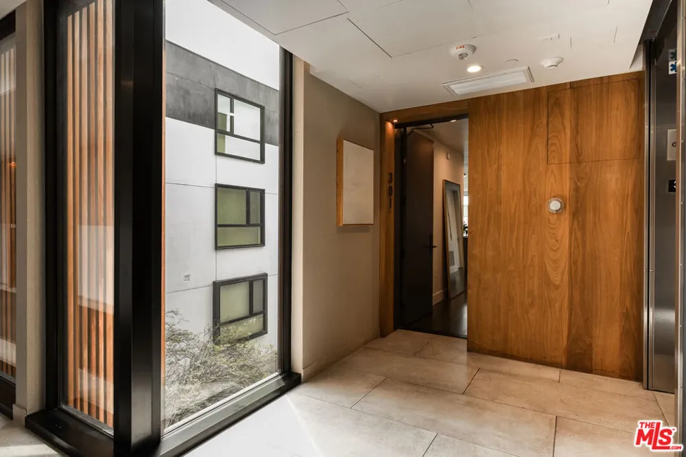 724 Croft Avenue #301 Los Angeles, CA 90069