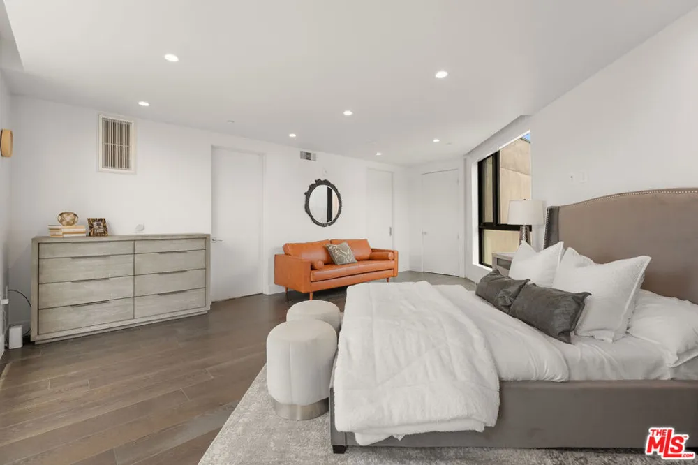 724 Croft Avenue #301 Los Angeles, CA 90069