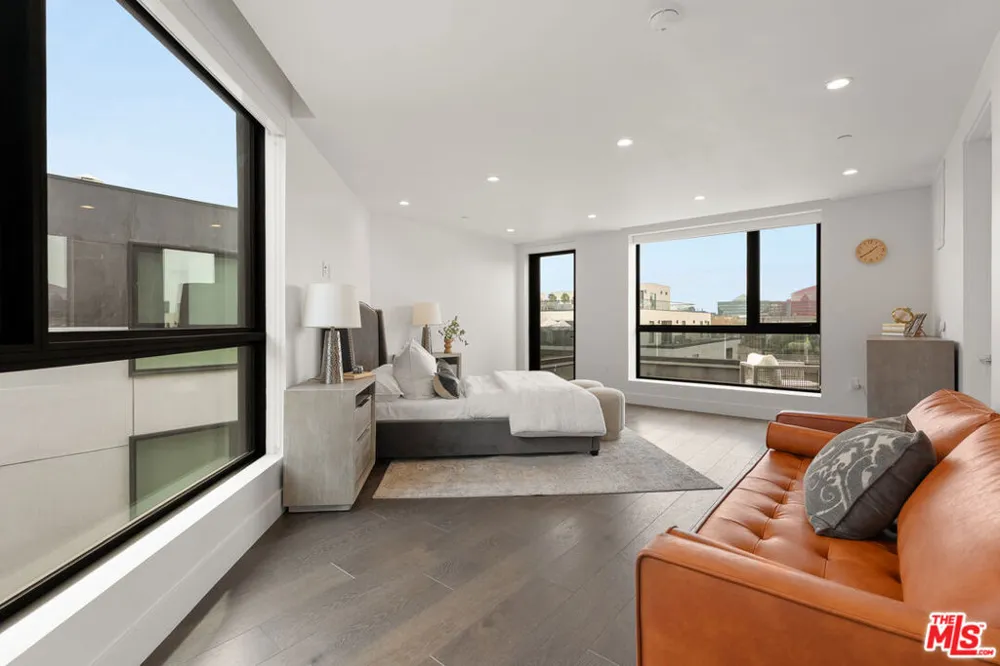 724 Croft Avenue #301 Los Angeles, CA 90069