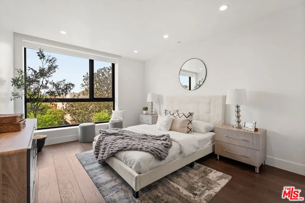 724 Croft Avenue #301 Los Angeles, CA 90069
