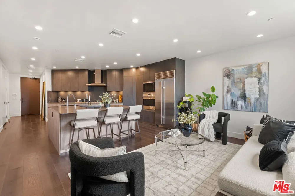 724 Croft Avenue #301 Los Angeles, CA 90069