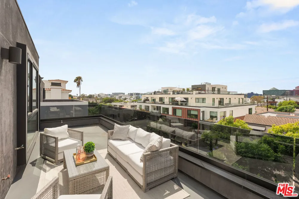 724 Croft Avenue #301 Los Angeles, CA 90069