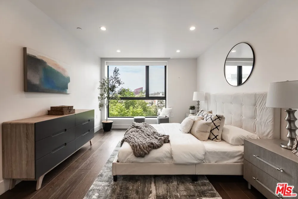 724 Croft Avenue #301 Los Angeles, CA 90069