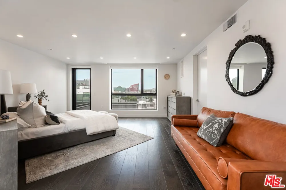 724 Croft Avenue #301 Los Angeles, CA 90069