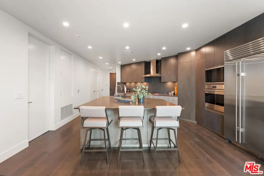 724 Croft Avenue #301 Los Angeles, CA 90069
