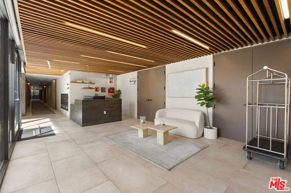 724 Croft Avenue #301 Los Angeles, CA 90069
