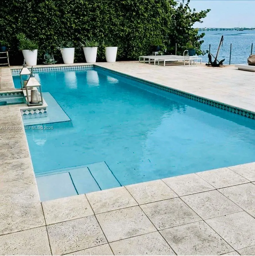 1421 Venetian Way Miami, FL 33139