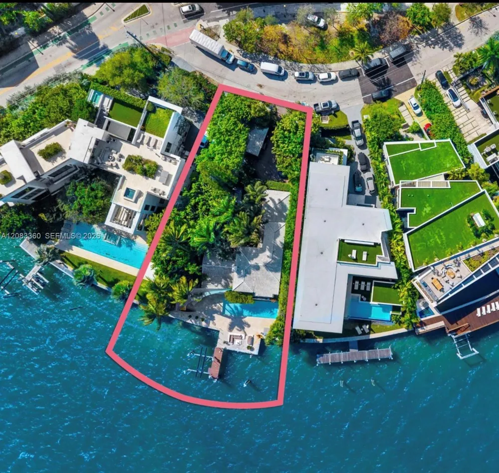 1421 Venetian Way Miami, FL 33139