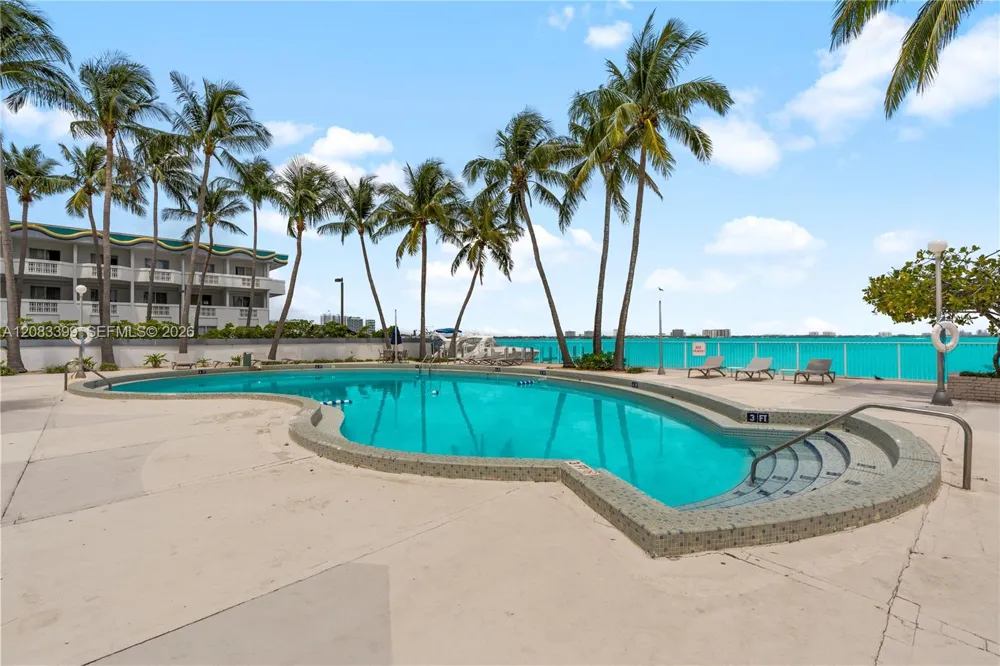 1865 79th St Cswy #16B North Bay Village, FL 33141