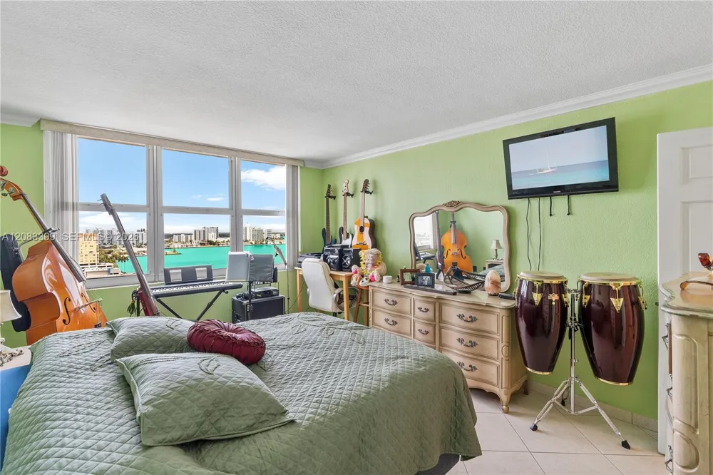 1865 79th St Cswy #16B North Bay Village, FL 33141