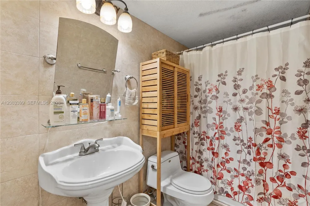1865 79th St Cswy #16B North Bay Village, FL 33141