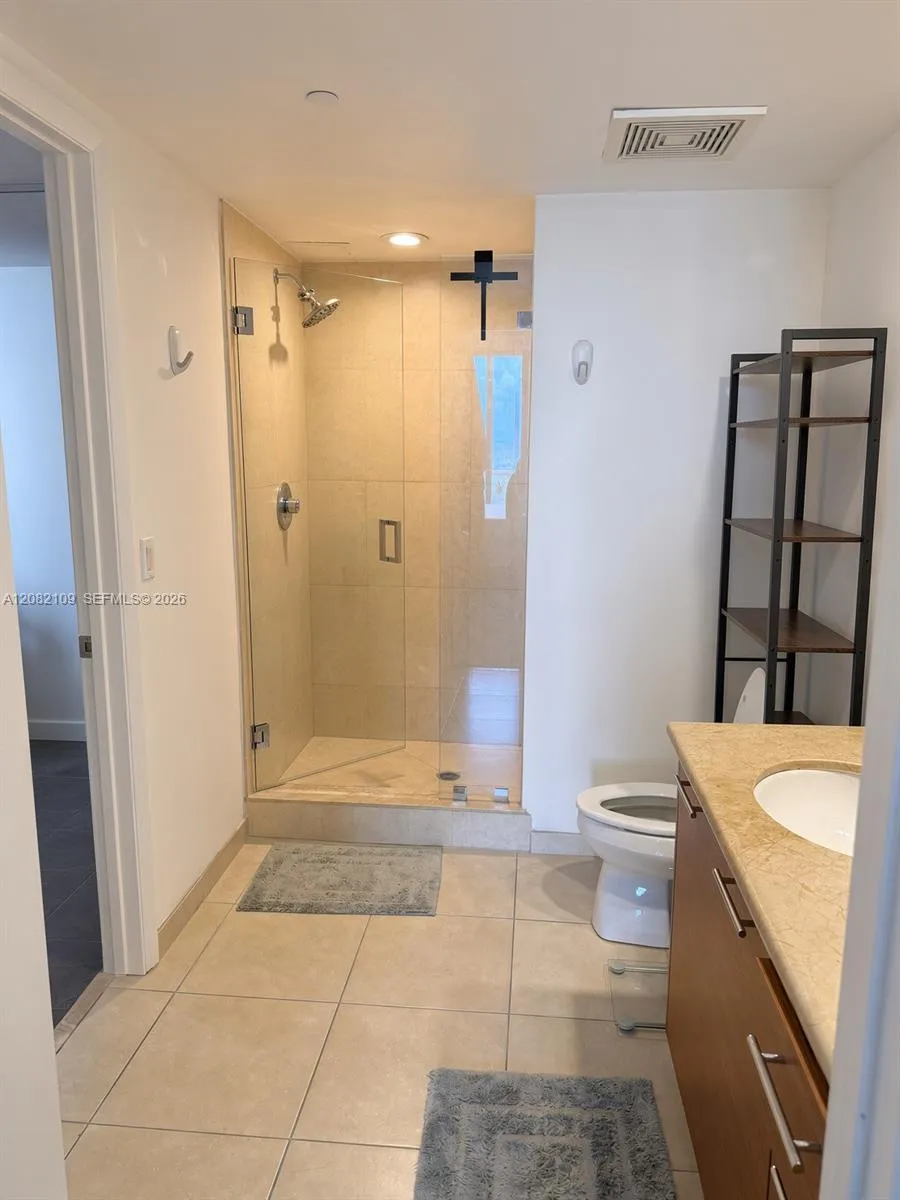 50 Biscayne Blvd #3205 Miami, FL 33132
